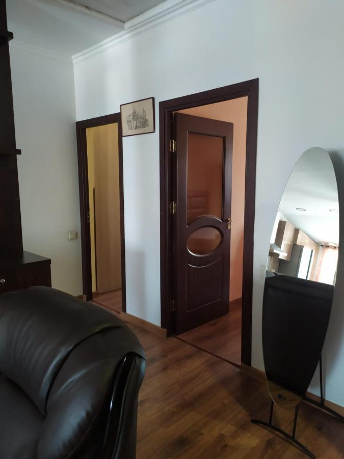 Apartment On Tumanyan Street,19 エレバン エクステリア 写真