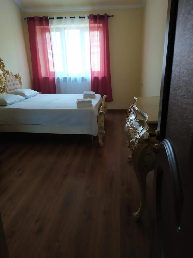 Apartment On Tumanyan Street,19 エレバン エクステリア 写真