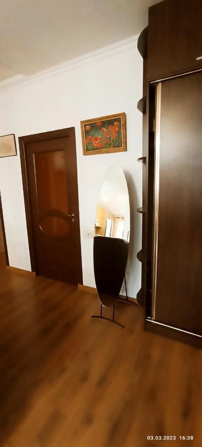 Apartment On Tumanyan Street,19 エレバン エクステリア 写真