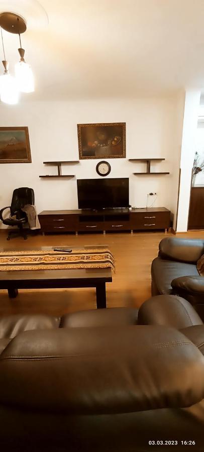 Apartment On Tumanyan Street,19 エレバン エクステリア 写真