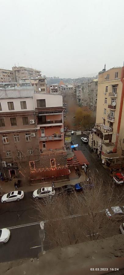Apartment On Tumanyan Street,19 エレバン エクステリア 写真